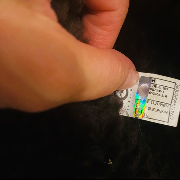 ⭐️ UGG Triple Button Boots - Picture 7 of 9